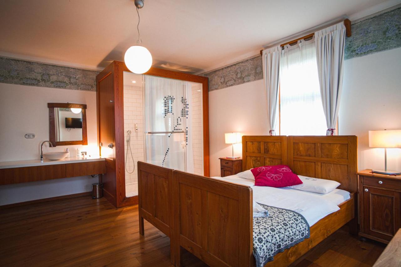 Pr'Gavedarjo Eco Heritage B&B Kranjska Gora Habitación foto